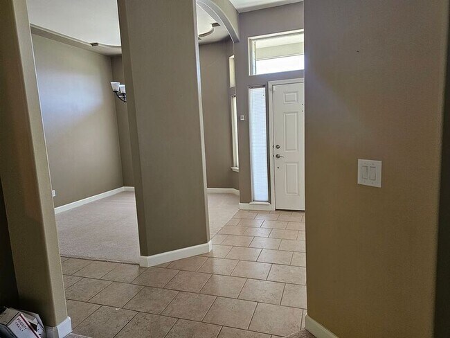 Building Photo - 1439 Desert Springs Ave