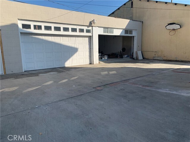 Building Photo - 212 S Vail Ave