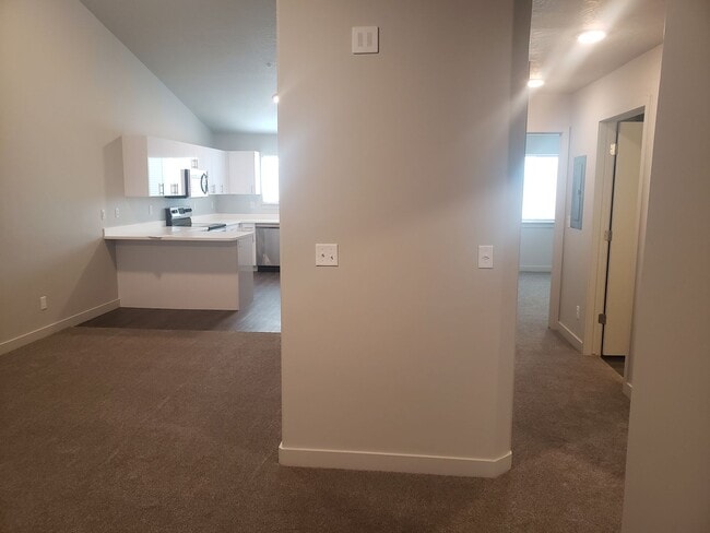 Building Photo - 2 bed 1 bath in Springville!!