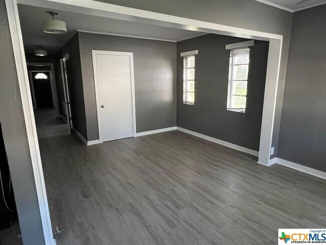 Building Photo - 207 E French St