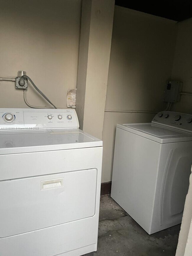 Foto del edificio - 2343 NW 14th St