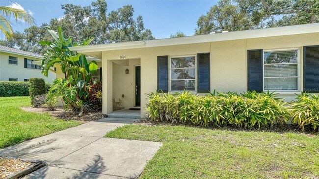 Foto del edificio - 7820 Palm Aire Ln