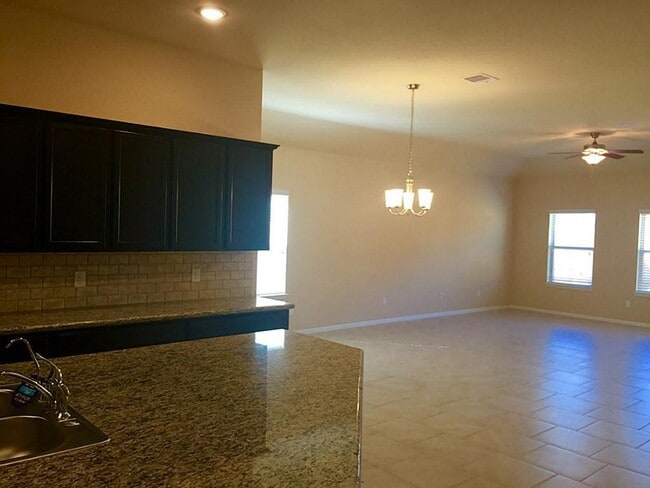 Foto del edificio - 618 Longstreet Dr