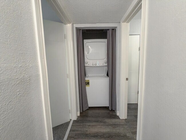 Foto del edificio - 5329 Reiger Ave