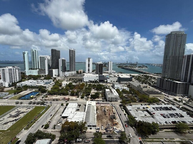 Foto del edificio - 1600 NE 1st Ave