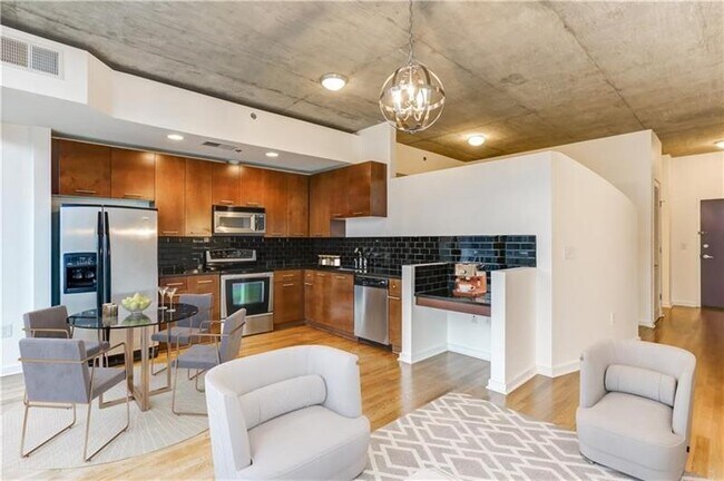Foto del edificio - 3324 Peachtree Rd NE