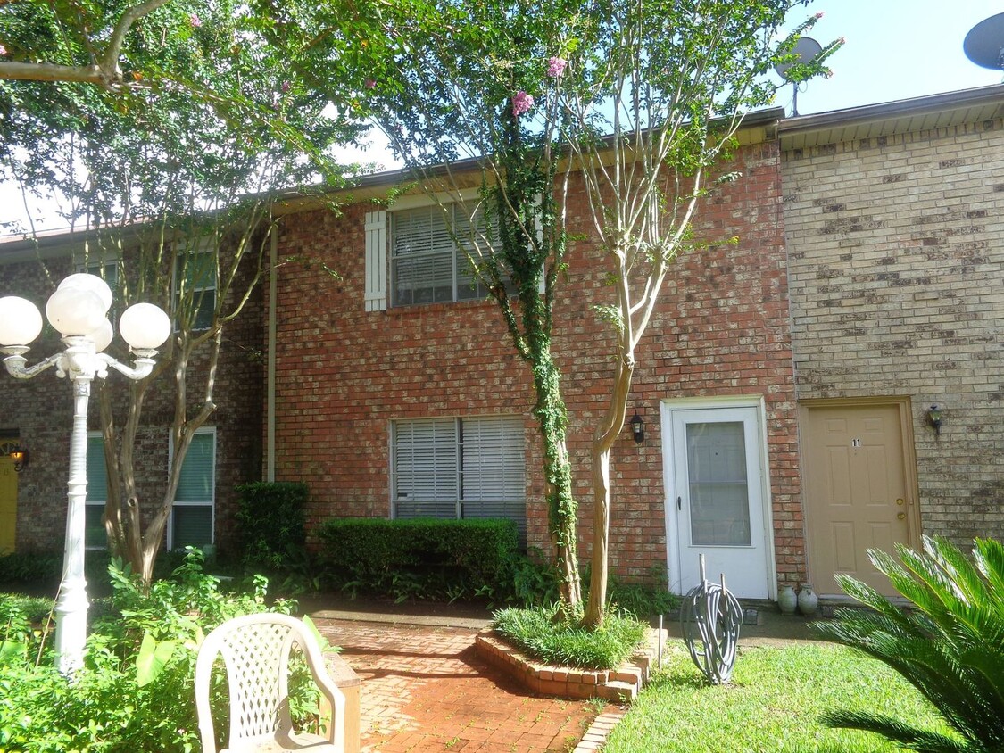 Primary Photo - SPRING BRANCH TOWNHOME