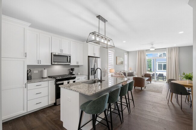 Foto del edificio - 100 Great Loop E Dr