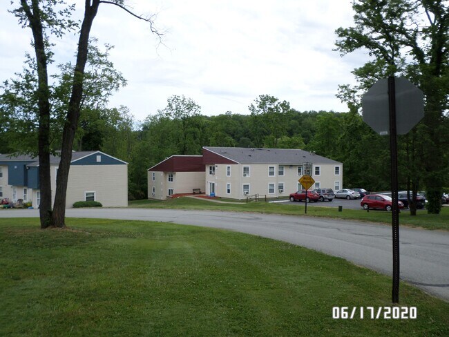 Building Photo - 324 Mitchell Dr