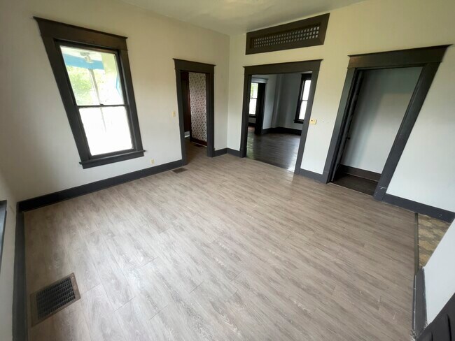 Foto del edificio - 103 N Beard St