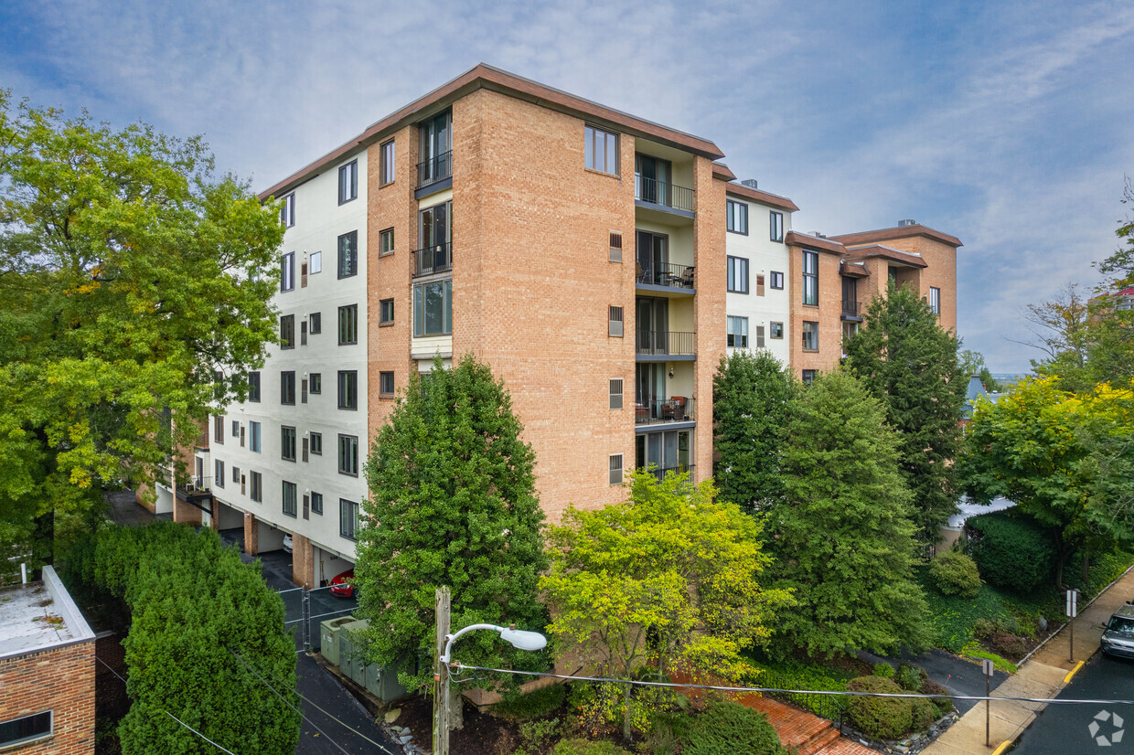 Primary Photo - Hamilton House Condominiums