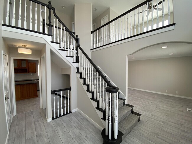 Building Photo - 4216 N Wolf Creek Dr