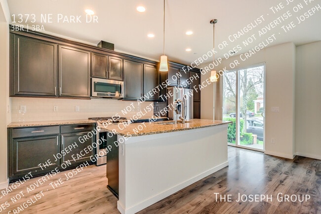 Building Photo - 1373 NE Park Dr