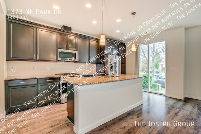 Photo - 1373 NE Park Dr House