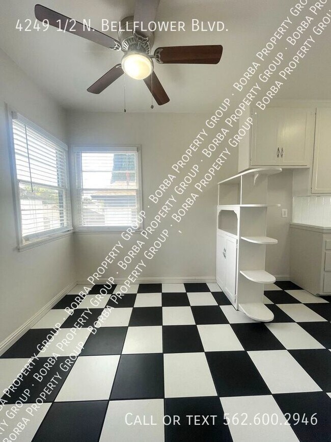 Building Photo - PET FRIENDLY UPSTAIRS 1 BEDROOM 1 BATHROOM...