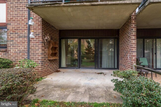 Foto del edificio - 9705 Kings Crown Ct