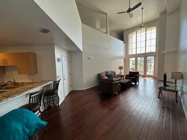 Building Photo - 128 S Beach St