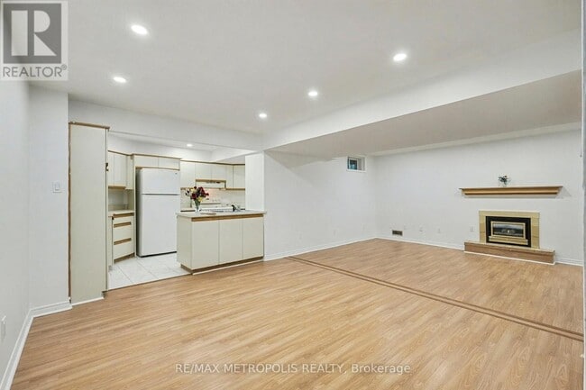 Photo du bâtiment - 1105 Petunia Pl