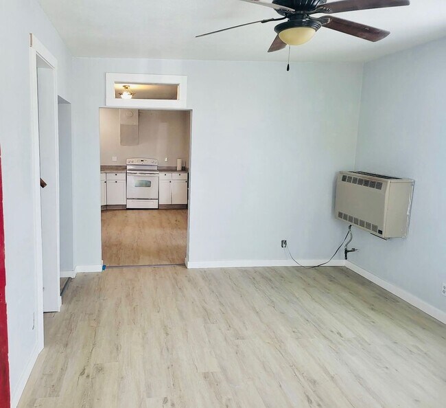 Foto del edificio - 312 E Electric St