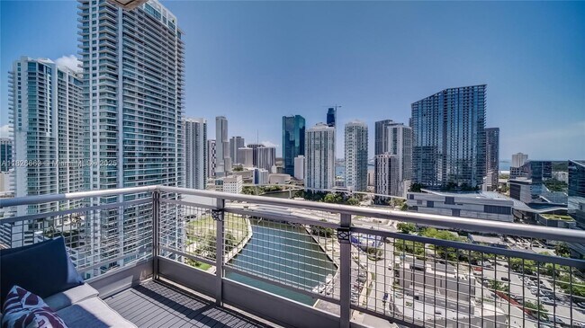 Building Photo - 690 SW 1st Ct