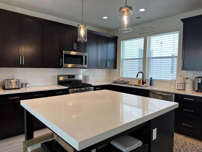 Building Photo - 4672 W Vermillion Dr