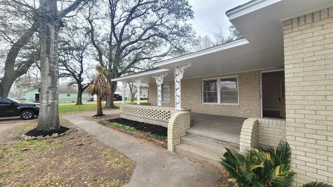 Building Photo - 2717 Nichols Ave