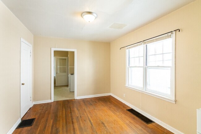 Building Photo - 1526 W Jackson St