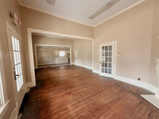 Building Photo - 227 S Zetterower Ave