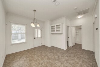 Building Photo - 228 Greenleaf St