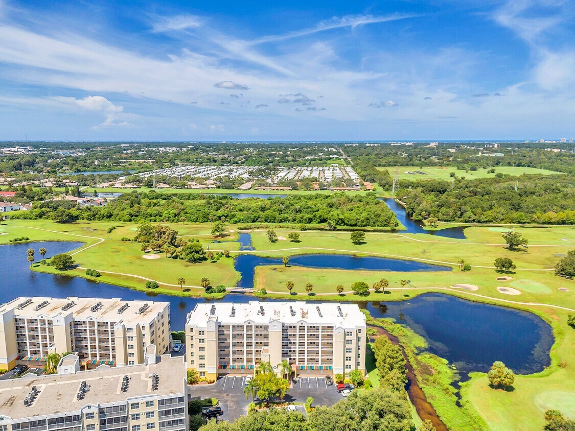 Foto principal - 1200 Country Club Dr