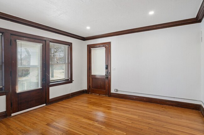 Foto del edificio - 304-306 Gladstone Blvd