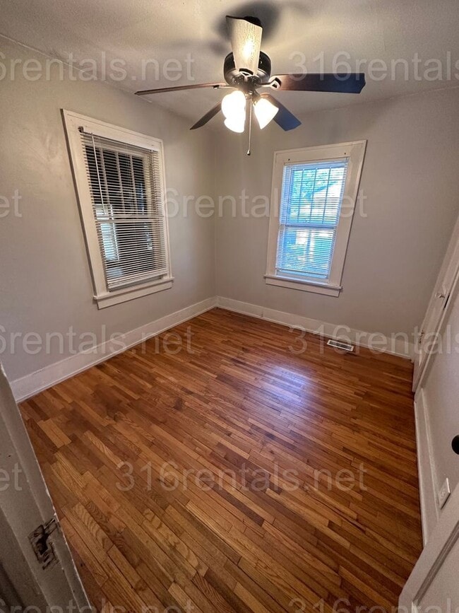 Building Photo - $895- 2 bed 1 bath - Single Family Home