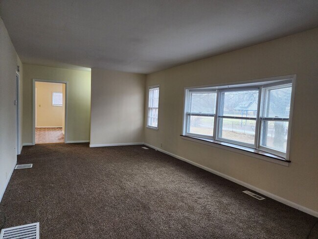 Foto del edificio - 2 Bedroom Home with Large Kitchen.  Pet Fr...