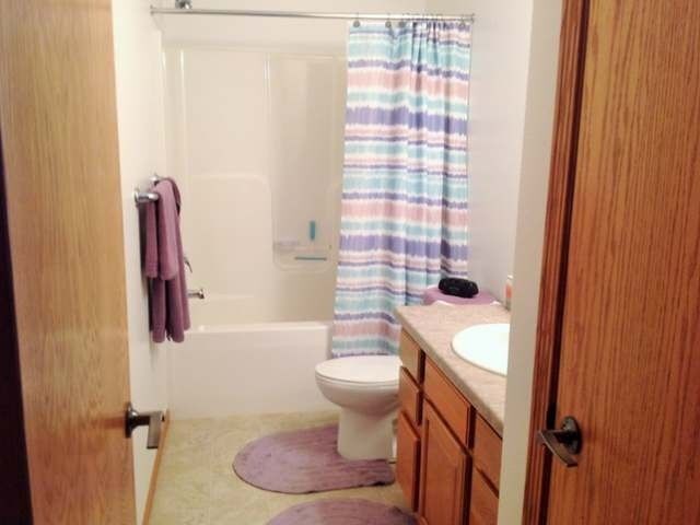 Guest Full Bath - 1401 N 33rd St
