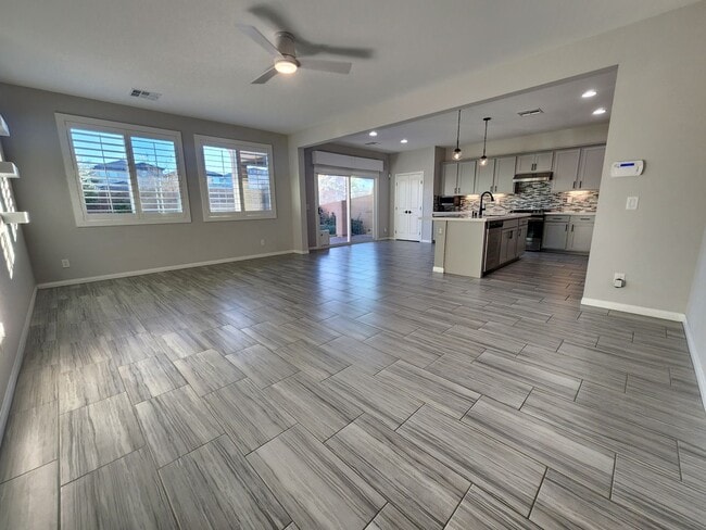 Building Photo - Elegant 3-bedroom, 2.5-bathroom home