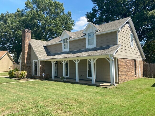 Building Photo - 4460 Westbury Dr - Available Now!
