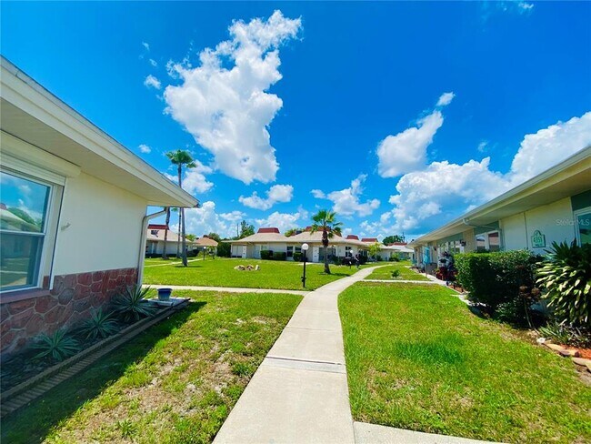 Foto del edificio - 4351 Tahitian Gardens Cir