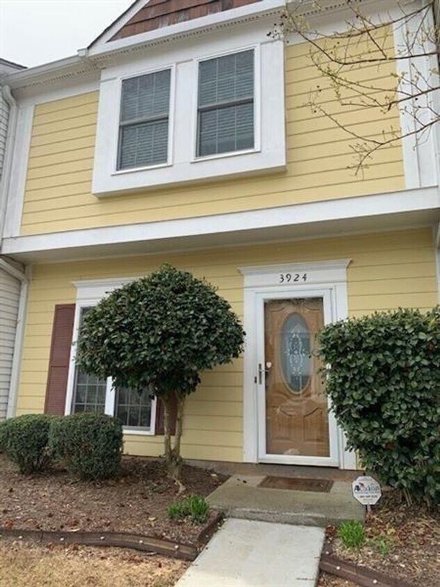 Foto principal - 2 Bed/2.5 Bath townhome - great Doraville ...