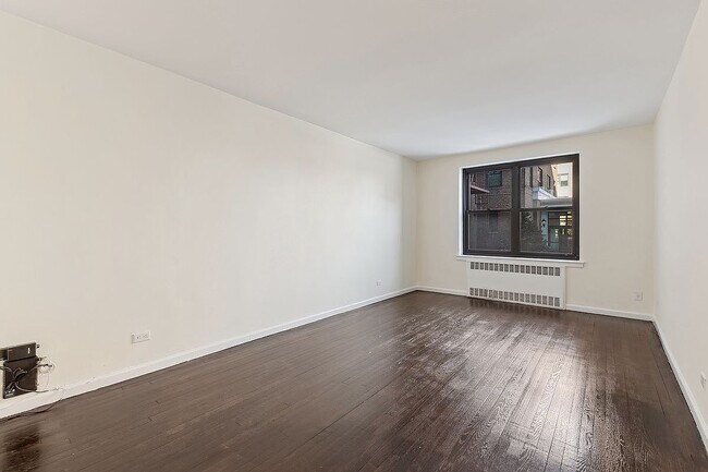 Foto del edificio - 100-11 67th Rd