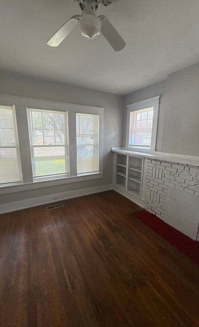 Foto del edificio - 1738 Damon St
