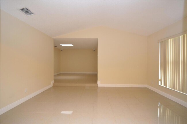 Foto del edificio - 8592 NW 7th St