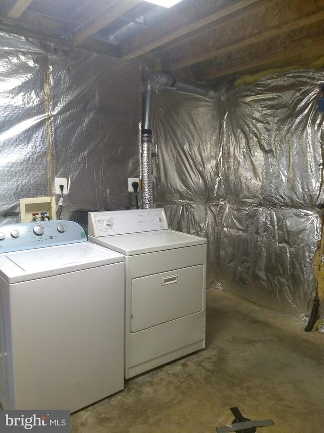 Building Photo - 6512 Hot Spring Ln