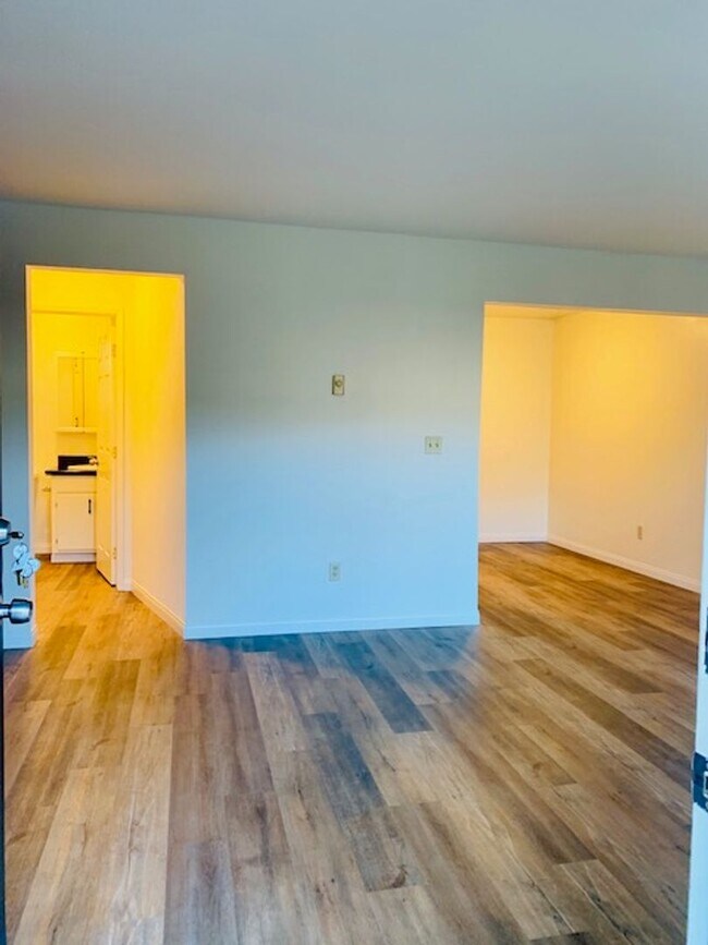 Foto del edificio - LIVE NEAR THE BEACH & THE BAY 2BD/1.5BA TOWNHOME IN PACIFIC BEACH! $3,195/mo!