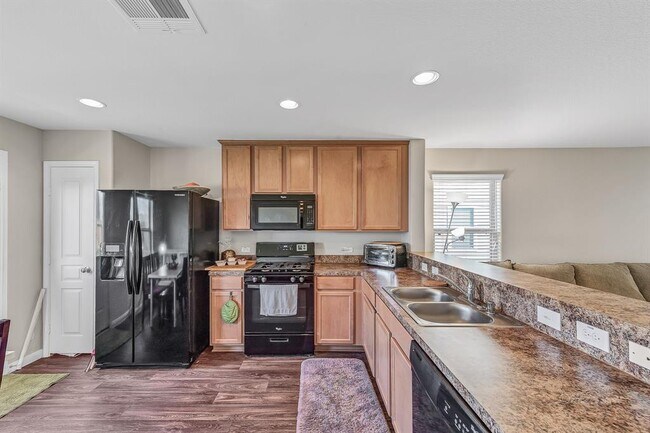 Foto del edificio - 1617 Perennial Ln