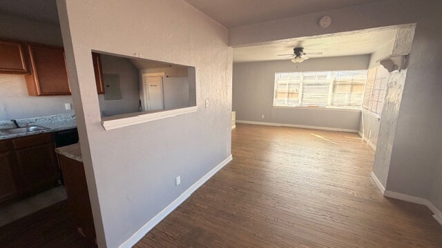 Foto del edificio - 2-Bedroom Townhome with Wood Floors