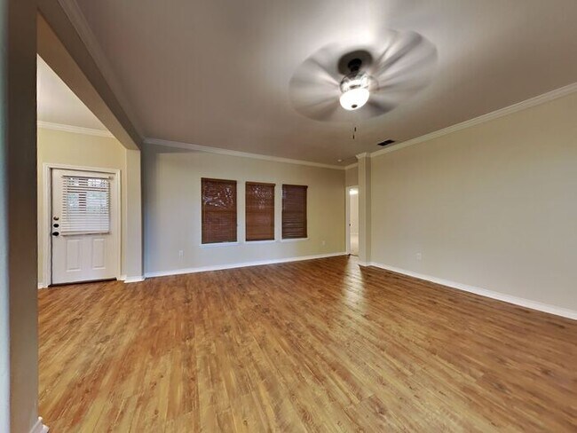 Foto del edificio - No App Fees. 1 Month Free with move in by ...