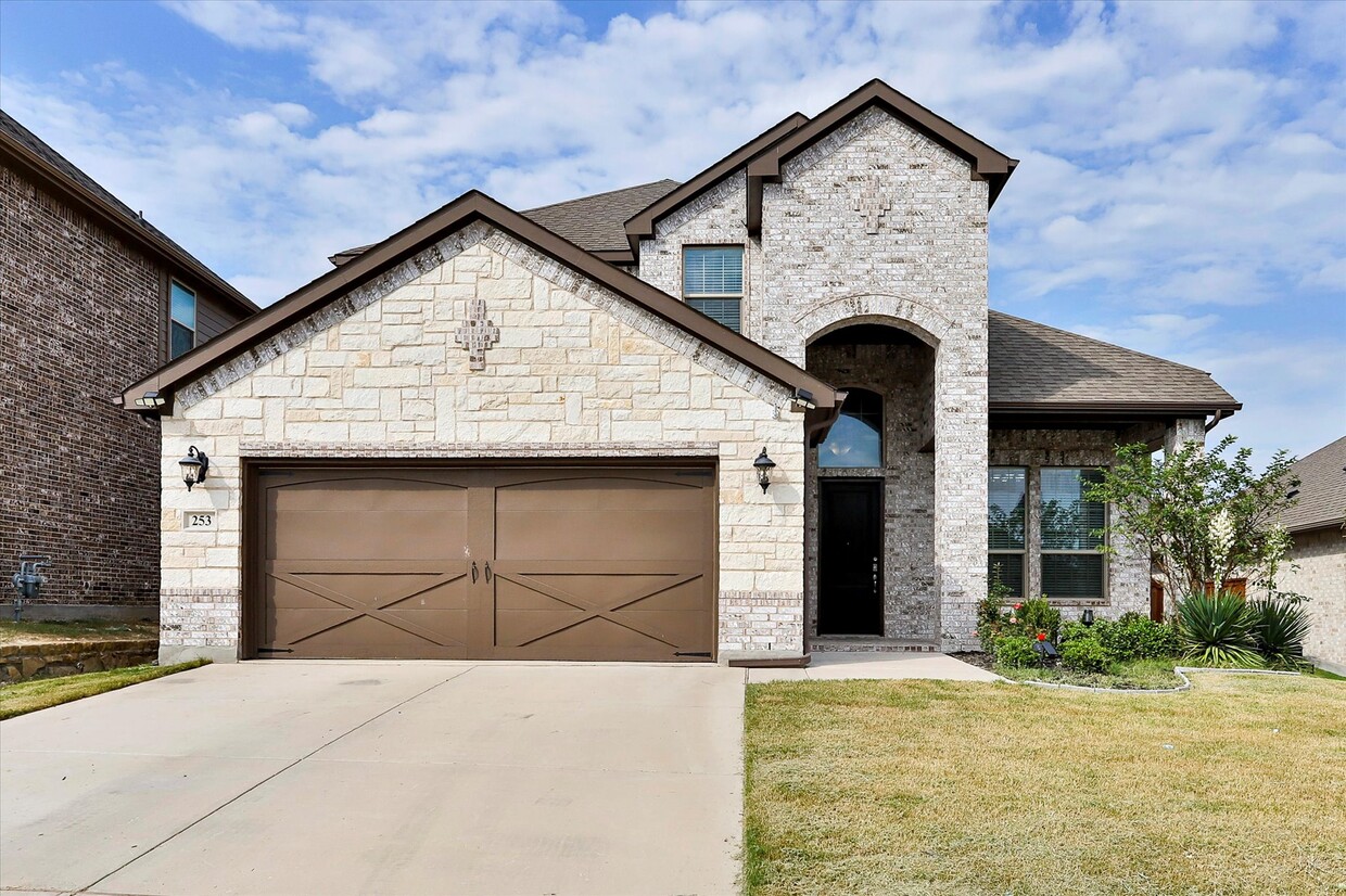 Beautiful stone and brick facade - 253 Gill Point Ln