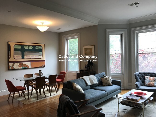 Building Photo - 331 Beacon St