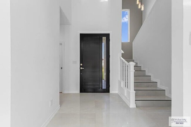 Foto del edificio - 7513 Pinewood Lk