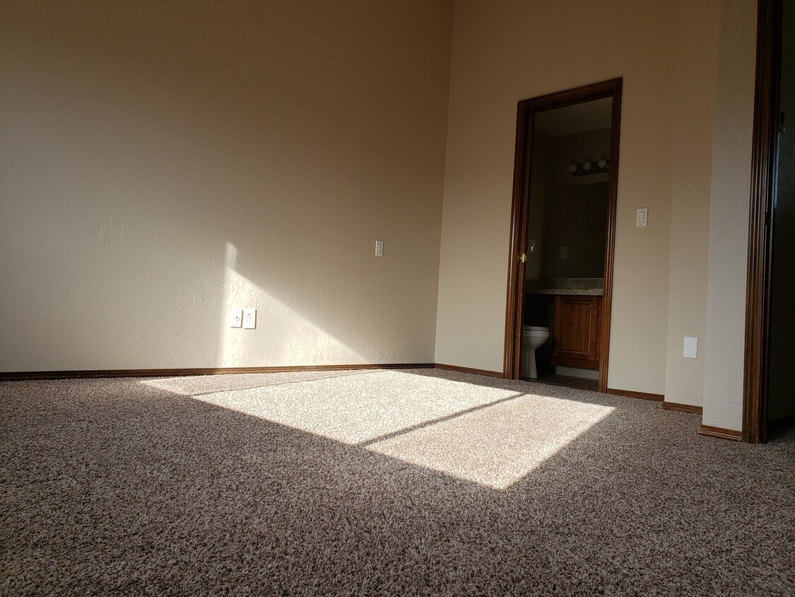 Building Photo - St James Condominiums